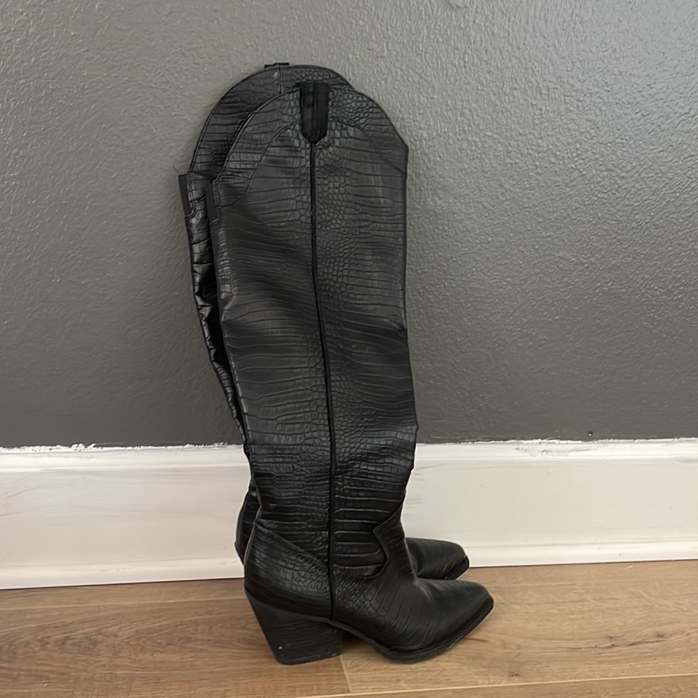 Over the knee, black western snakeskin look boot
Stagecoach Coachella boot